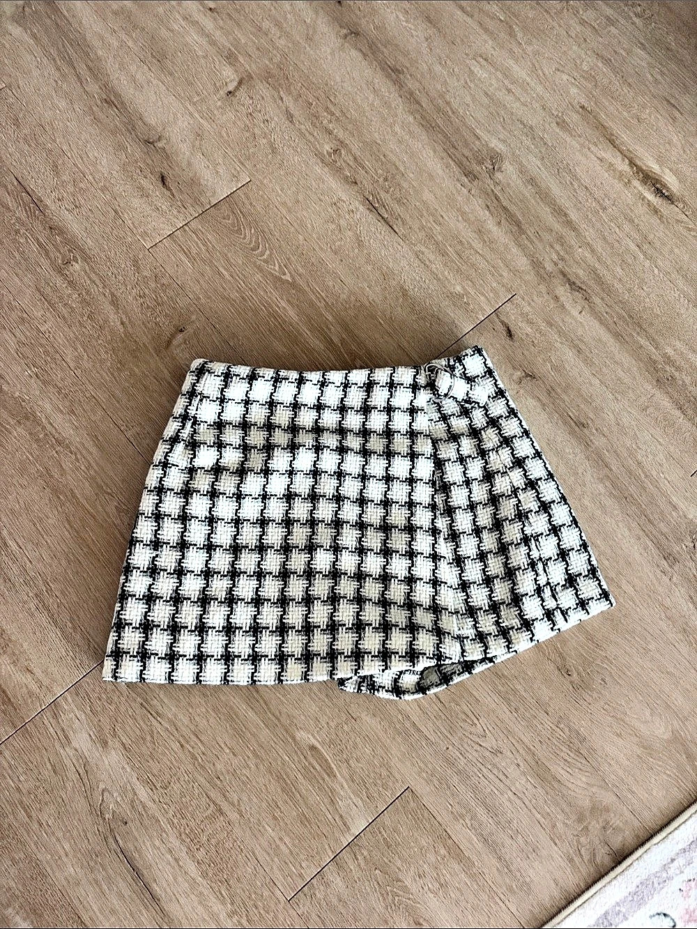 Forever 21 Checkered Mini Skirt in Black & White Size Medium Like New